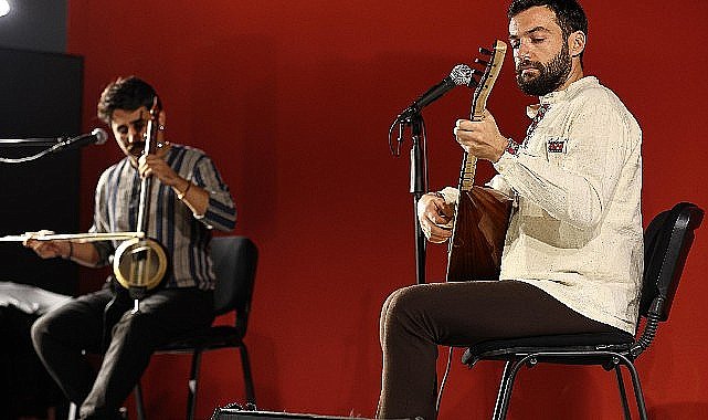 Kabak kemane ve bağlamayla halk müziği gecesi