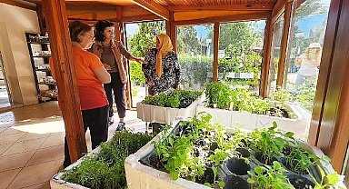 Karşıyaka'dan üretime 300 bin paket atalık tohum desteği