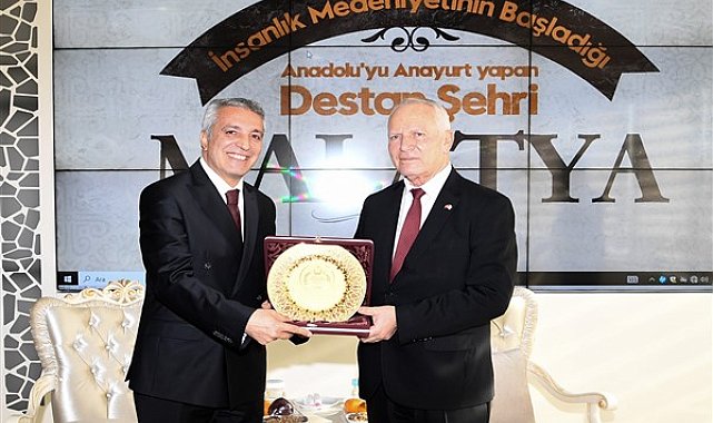 KKTC Cumhuriyet Meclisi Başkanı Töre büyükşehir belediyesini ziyaret etti