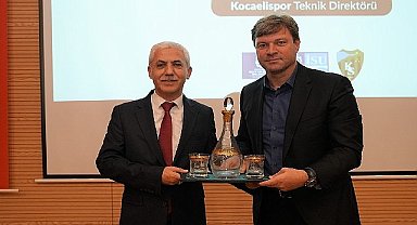Kocaelispor teknik direktörü Ertuğrul Sağlam, isu personeliyle bir araya geldi 