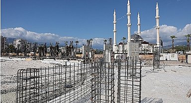 Kumluca Atatürk Stadyumu'nda çalışmalar hızla sürüyor
