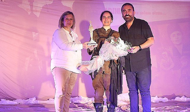 Kurtuluşun kadınları efes selçuk'ta sahneye çıktı