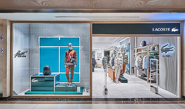 Lacoste, istanbul'daki çarpıcı mağaza açılışıyla sizi bekliyor