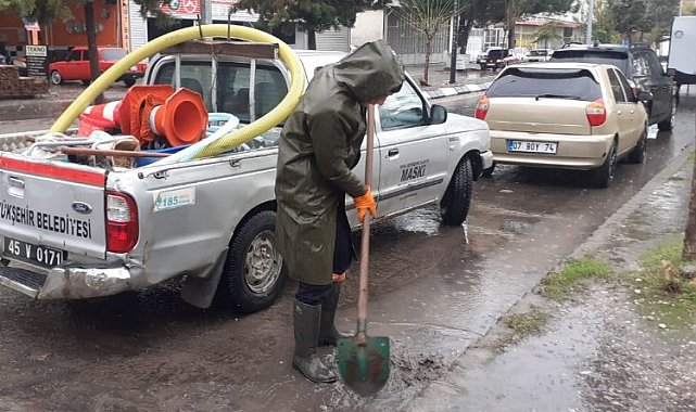 Manisa'da MASKİ'den sağanak yağış mesaisi
