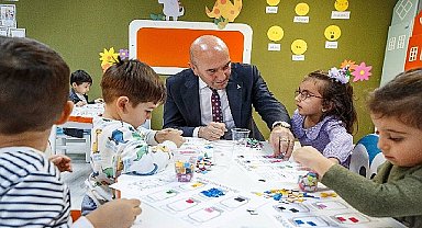 Masal Evi çocuklarından Başkan Soyer'e sürpriz