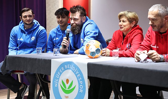 Nilüfer’in hentbolcuları öğrencilerle bir araya geldi