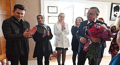 Öğrencilerden Başkan Topaloğlu'na Öğretmenler Günü sürprizi