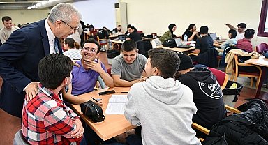 Rektör Prof. Dr. Budak'tan sınavlara hazırlanan öğrencilere sürpriz ziyaret