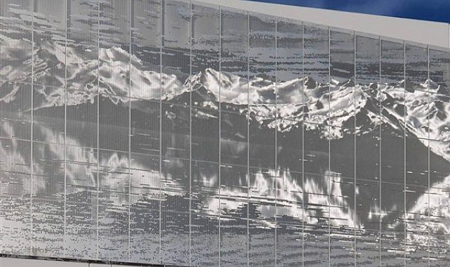 RESP23 Skypanel, binaların dış cephesine hareket getiriyor