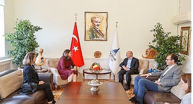 Romanya Başkonsolosu Stefan'dan Soyer'e veda ziyareti