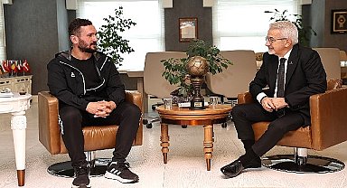 Şampiyonluk sevinçlerini Başkan Erdem'le paylaştılar