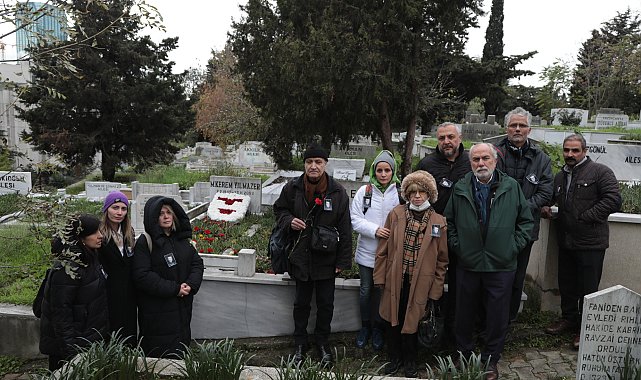 Şehir Tiyatroları'nın usta ismi Yılmazer, kabri başında anıldı
