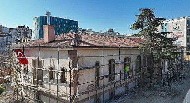 Tarihi hemşirelik binası restorasyonu devam ediyor