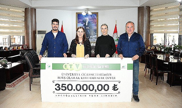 Tenis Turnuvası Geliri Balçovalı Öğrencilere Burs Oldu