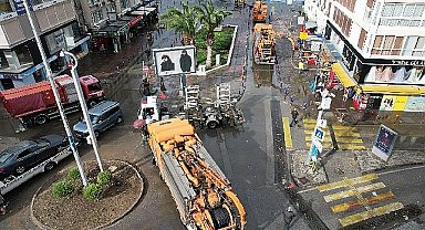 Tsunami etkisi yaratan afet sonrası mağdurlara yardım eli