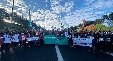 Türkiye spastik çocuklar vakfı destekçileri 45.İstanbul maratonu'nda deprem bölgesindeki engelli çocuklar için koştu 