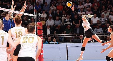 VakıfBank, Çukurova'ya set vermedi