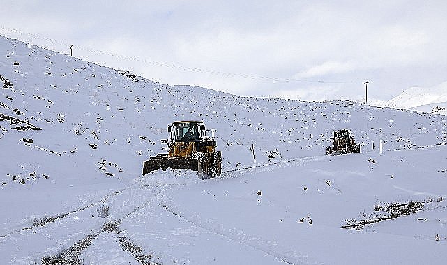 Van Büyükşehir Belediyesi'nin karla mücadele mesaisi başladı