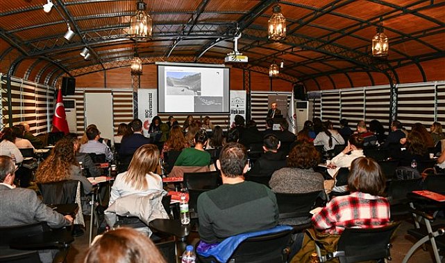 VEKAM'da düzenlenen çalıştayda Ankara'nın kültür mirası ve eğitim projeleri ele alındı