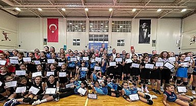 Voleybol Şenliği'nde 800 çocuk buluştu