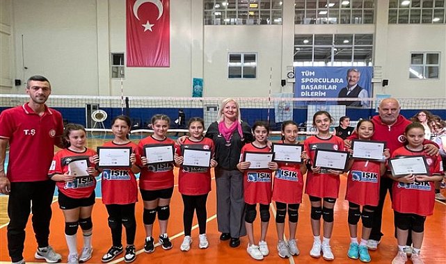 Voleybol Şenliği’nde 800 çocuk buluştu
