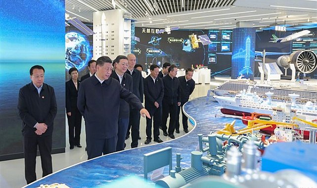 Xi Jinping Shanghai'da incelemelerde bulundu