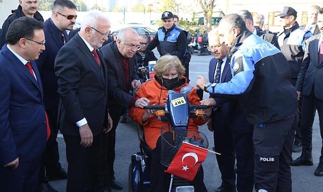 Yerli mobilya markası, 150 engelliye daha elektrikli araç hediye etti