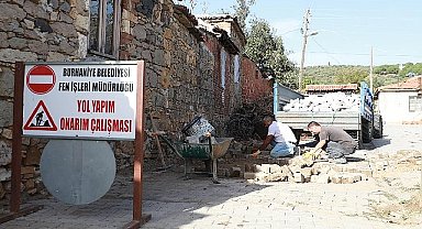 Yol yapım seferberliği burhaniye'de devam ediyor