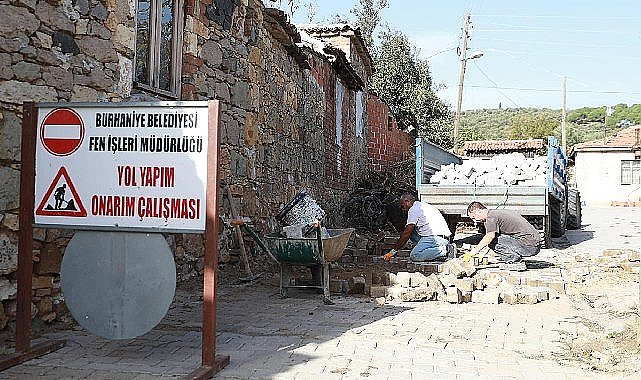 Yol yapım seferberliği burhaniye'de devam ediyor
