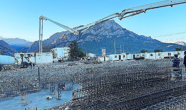 Yurt binasına beton atılmaya başlandı