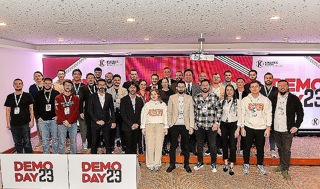 15 başarılı girişim kworks'23 demo day sahnesinde yer aldı