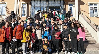 15 temmuz demokrasi şehitleri ortaokulu yeni halı sahasına kavuştu 