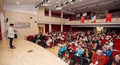 9. İzmir Çocuk ve Gençlik Edebiyatı Günleri başladı Soyer: “Cesaretiniz arttıkça özgürleşirsiniz