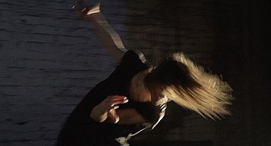 Akbank sanat'ta simyasal bir yolculuk, disiplinler arası canlı bir performans 