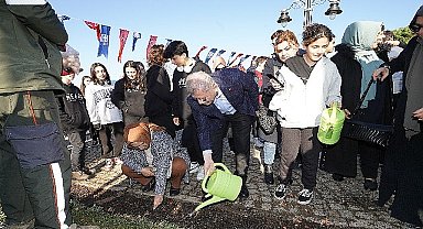 Baharı müjdeleyecek olan laleler, üsküdar'da toprakla buluştu