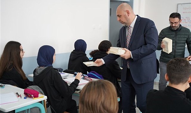 Başkan Aydın, öğrencilerle birlikte kitap okudu