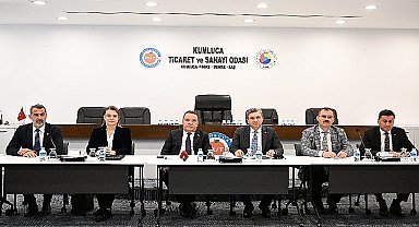 Başkan Böcek Kumluca Atatürk Stadyumu'ndaki çalışmaları inceledi