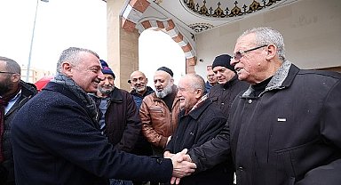 Başkan Büyükakın, Yuvam Akarca Ulu Cami'de cemaat ve vatandaşlarla sohbet etti