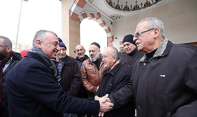 Başkan Büyükakın, Yuvam Akarca Ulu Cami'de cemaat ve vatandaşlarla sohbet etti
