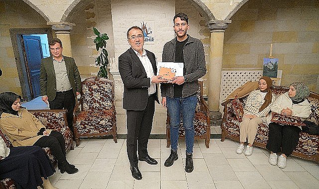 Başkan Savran'dan gönüllü gençlere tebrik