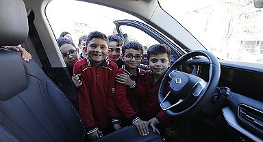 Başkan Savran'dan yerli malı haftası'nda öğrencilere togg sürprizi