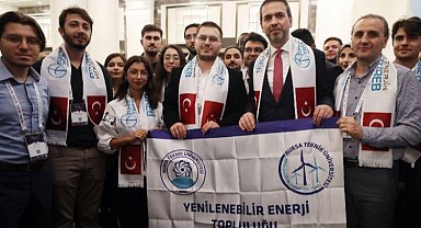 BTÜ'lü öğrenciler Bakan Bayraktar ile buluştu