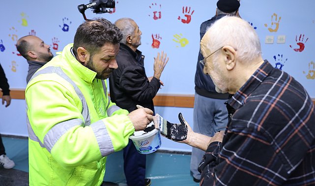 Bursa'da huzurevi sakinleri duvarları tuvale dönüştürdü