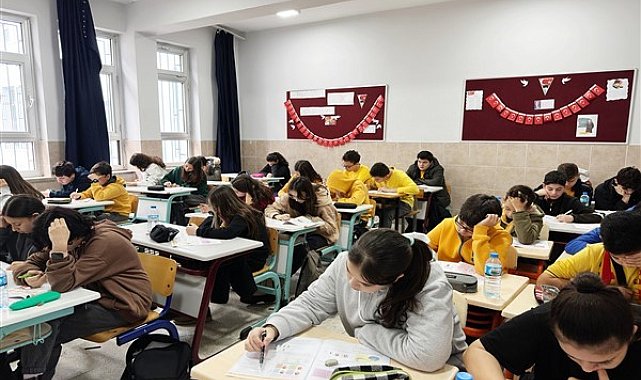 Bursa'da sınavlara hazırlanan öğrencilere deneme sınavı yapıldı