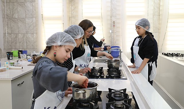 Büyükşehir KAYMEK’ten ‘Anne-Çocuk Mozaik Pasta Yapımı’ etkinliği