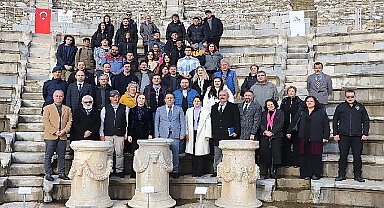 Deü'nün metropolis kazısında 1800 yılık buluntulara rastlandı 