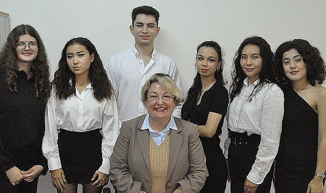 Egeli genç iletişimcilerden “İletişim Serüveni