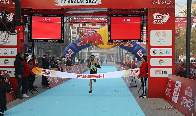 Gazi Yarı Maratonu, şehitlerin anısına yapıldı