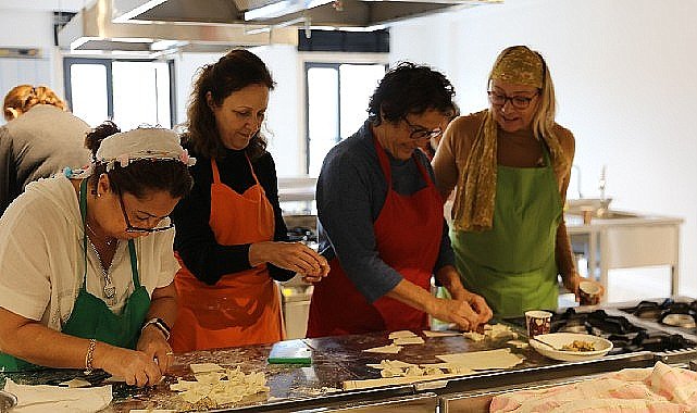 Geleneksel Yemek Atölyelerinin ilk lezzeti: Urla Mantısı (Kulaklı Mantı)