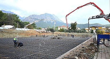 Göynük kapalı pazar yerinde beton dökümü başladı